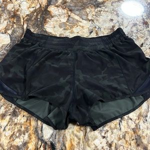 Lululemon Hotty Hot Short  Size 10. 2 1/2 in